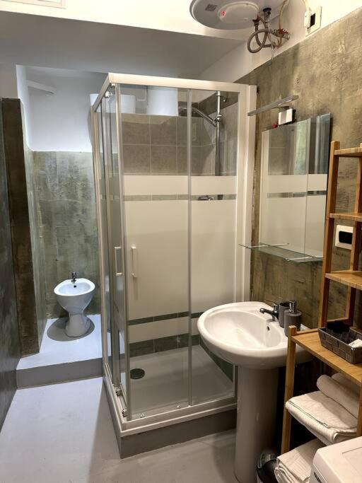 Ferienwohnung Ridi Che Ti Passa In Vico Del Fieno Genua Exterior foto